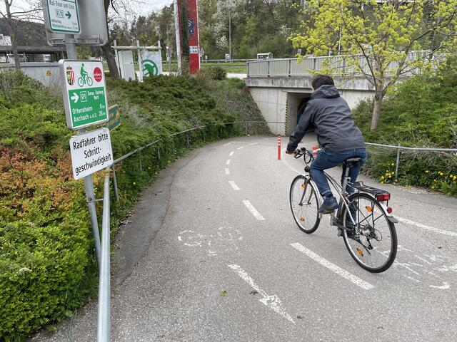 Der Donauradweg (R1) führt durch Puchenau. Hier die Unterführung beim Spar-Supermarkt. | Foto: Fohler