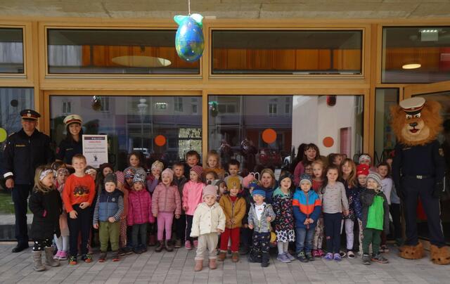 "Kinderpolizei" im Kindergarten Bad Eisenkappel mit altersgerechten Sicherheits-Infos und spannenden Einblicken in die Polizeiarbeit | Foto: Polizei