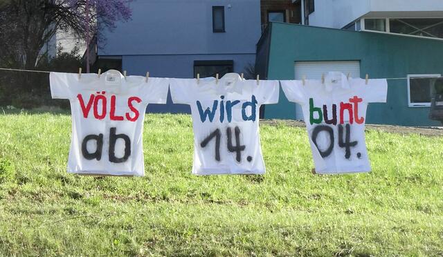 Die "Themenhemden" sind bereits fertig: Völs wird ab dem 14. April so richtig bunt. | Foto: KKV