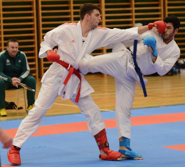 Lukas Arbeiter (l.) vom Karateclub Fürstenfeld konnte bei den Styrian Open zwei zweite Plätze erkämpfen.  | Foto: Karateclub Fürstenfeld