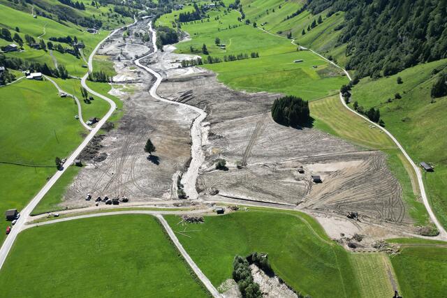 Rauris nach dem Unwetter am 28. August. Im Bild der Damm und das Rückhaltebecken, die beide Rauris geschützt haben. Der Ort und der Ortsteil Wörth wären sonst massiv betroffen gewesen. | Foto: Land Salzburg/Franz Schwaighofer