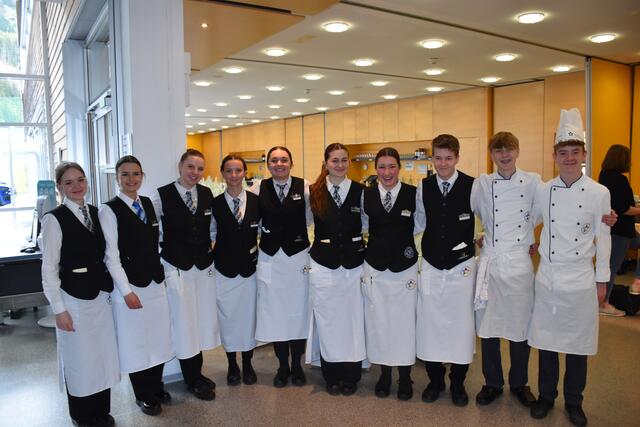 Die Schüler*innen der Zillertaler Tourismusschulen lernten die Themen Kochen und Regionalität in einer neuen Dimension kennen.  | Foto: Haun