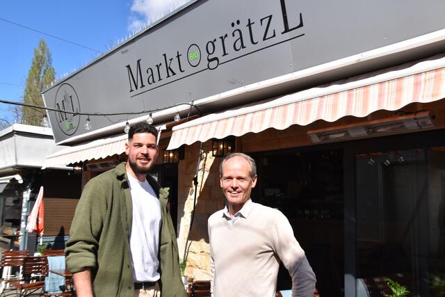 Lazar Orasanin (l) und Michael Ramssl vor ihrem neuen Stand. | Foto: Pufler