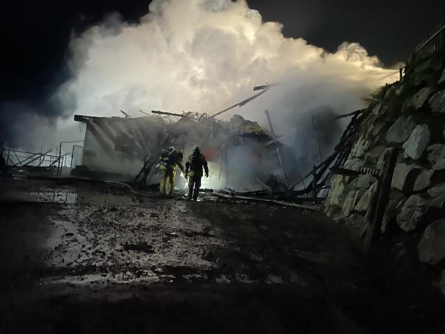 Viele Feuerwehren der umliegenden Ortschaften waren im Einsatz. | Foto: Feuerwehr Kaprun