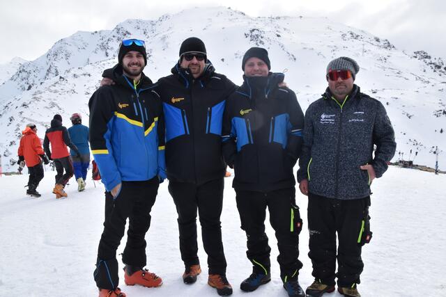 Die Glungis unter der Führung von Betriebsleiter Gilbert Bachmann (2. v. l.) sorgten in der Wintersaison für beste Pistenverhältnisse am Glungezer. | Foto: Kendlbacher