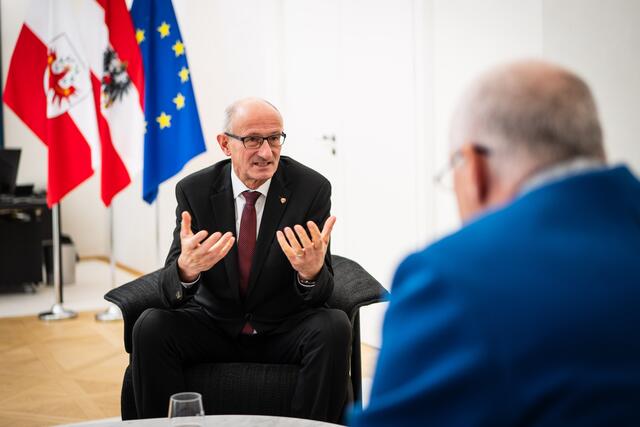 Man hätte das gemeinsame Interesse, Wohnraum und insbesondere Eigentum leistbar zu machen, fasst Landeshauptmann Mattle die LH-Konferenz zusammen. | Foto: © Fitsch