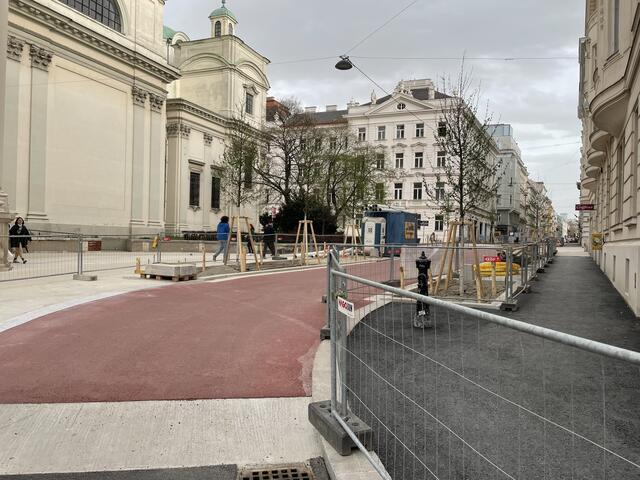 Durch die markante Farbe soll die Fahrradstraße sofort erkannt werden. Gleichzeitig trägt sie zur klaren optischen Trennung von Rad- und Fußverkehr bei.  | Foto: Salme Taha Ali Mohamed