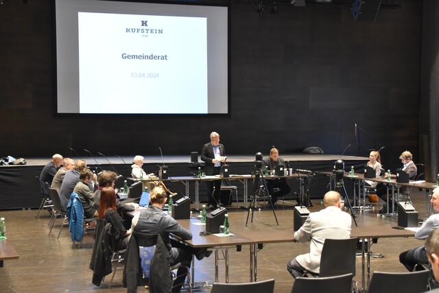 Im nicht öffentlichen Teil hätte der Kufsteiner Gemeinderat am Mittwoch über eine Erhöhung der Gelder für "seine" Aufsichtsräte bei Stadtwerken und Kufgem abstimmen sollen, die Entscheidung wurde vertagt.  | Foto: Barbara Fluckinger