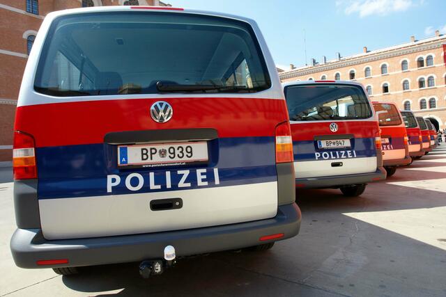 Ein Polizeieinsatz in Liesing geriet aus den Fugen und forderte fünf Verletzte, darunter vier Uniformierten. (Symbolbild) | Foto: BMI/Alexander Tuma