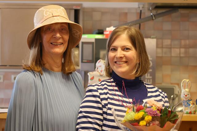 langjährige Präsidentin Monika Schletterer-Falbesoner mit ihrer Nachfolgerin Agnes Juen. | Foto: MG Telfs/Hackl