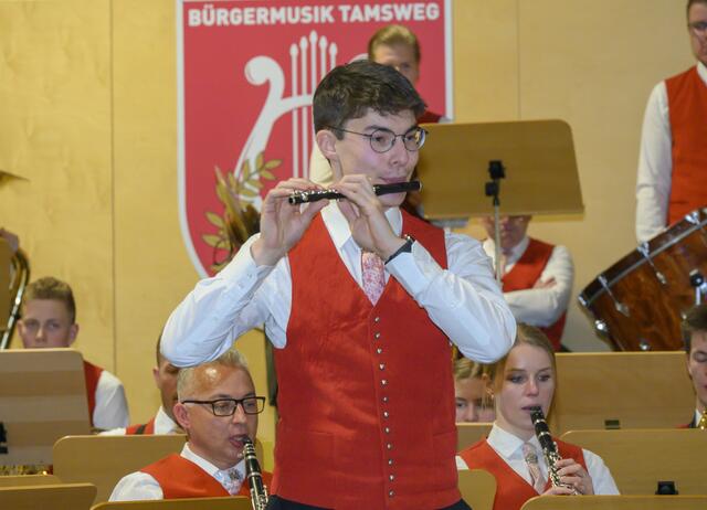 Solist am Piccolo Ulrich Brugger  | Foto: Peter Bolha