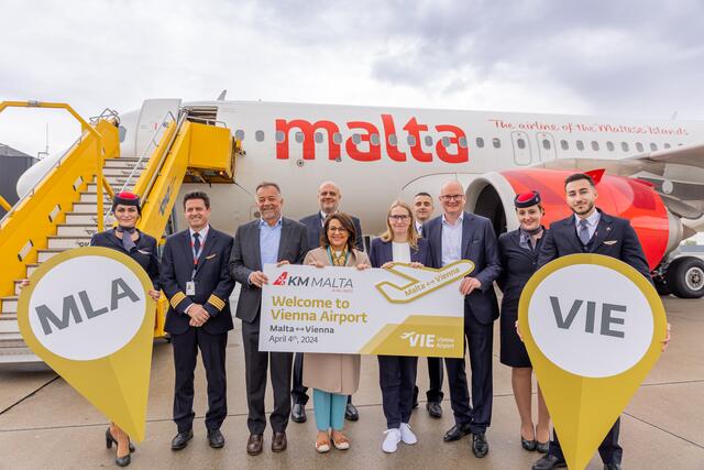Die neugegründete KM Malta Airlines wurde heute offiziell am Flughafen Wien begrüßt von Walter Fehsler, General Manager Austria KM Malta Airlines, Natasha Meli Daudey, Ambassador of Malta to Austria, Corinna Ziegler, Marketing Manager Malta Tourism Authority Office Vienna, Julian Jäger, Joint CEO and COO of Vienna Airport (vlnr).
Credits: Flughafen Wien | Foto: Flughafen Wien
