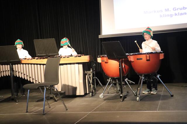 Die Percussion Gnomes Raphael Doppelreiter, Benedict Smale und Daris Krzalic erzielten beim Landeswettbewerb prima la musica den 1. Preis mit Auszeichnung in der Kategorie Schlagwerkensemble Altersgruppe A | Foto: Edith Ertl