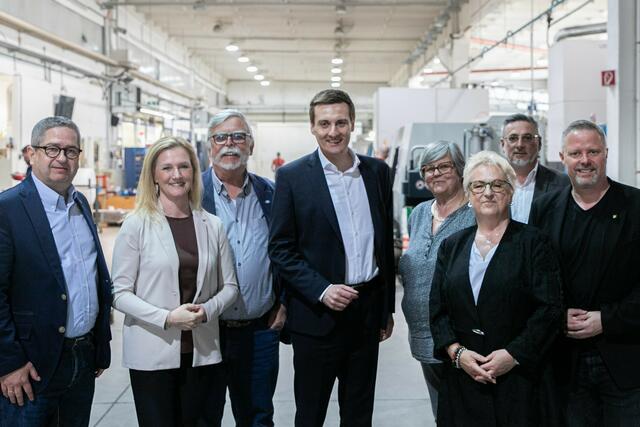 Betriebsbesuch von SPÖ-Landesvorsitzenden Sven Hergovich (4. v. l.) in Wiener Neustadt. | Foto: SPÖ WRN