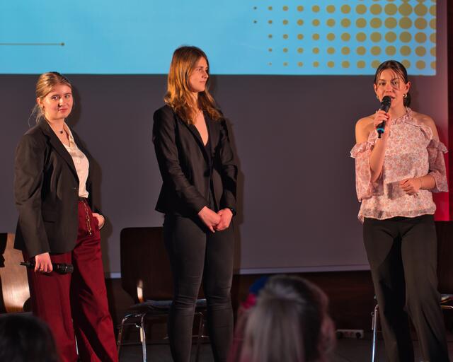 Sofie Sissi Franz, Dana Falger und Sophia Wilhelm - Lehrplan oder Leerplan, wie Sport an der Schule sein sollte.