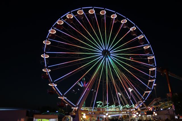 Das Volksfest findet 2024 von 17. bis 26. Mai statt.  | Foto: Bettina Korotvicka