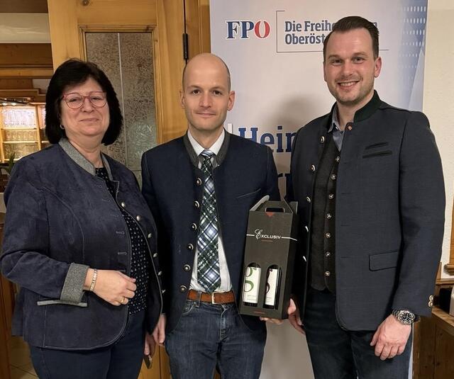 Bezirksobfrau Nationalrätin Rosa Ecker, der ehemalige Bundesrat Michael Schilchegger und Pergs Vizebürgermeister Andreas Köstinger. | Foto: FPÖ OÖ
