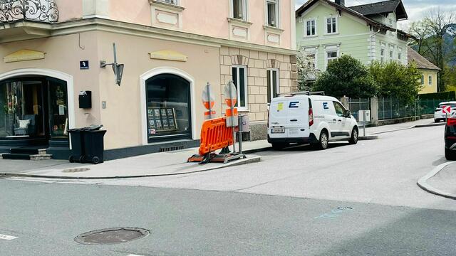 Die Maxglaner Hauptstraße ist wegen Erneuerungsarbeiten gesperrt. Foto von den Vorbereitungen vergangene Woche. | Foto: Doris Mang