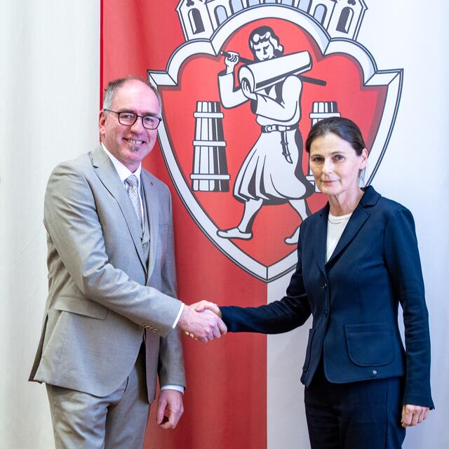 Angelobung von Bürgermeister Alexander Stangassinger durch die Bezirkshauptfrau Monika Vogl.