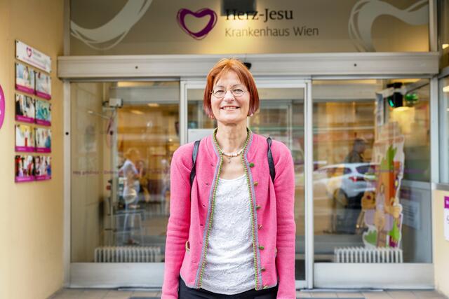 Karin Fricke ist seit 2010 als Ehrenamtliche tätig. | Foto: Herz-Jesu Krankenhaus
