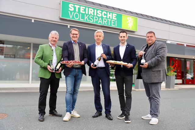 Genossen die Osterjause: Hubert Lang, Marcus Martschitsch, Reinhold Lopatka, Lukas Schnitzer, Michael Gruber (v.l.). | Foto: Alfred Mayer
