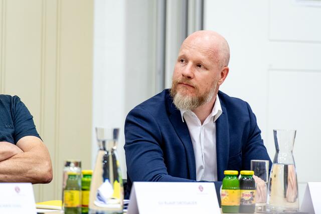 Gemeinderat Thomas Solf (FPÖ) bei der Angelobungssitzung.