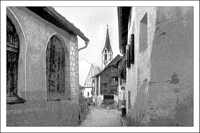 Bild 02: Kirchgasse in Guarda (Graubünden) | Foto: © by Ing. Günter Kramarcsik