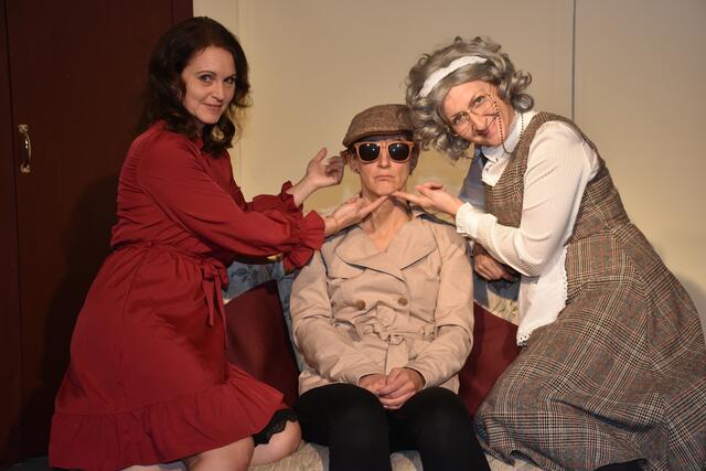 Außer Kontrolle. Premiere ist am Freitag, 12. April 2024, 20 Uhr, Pfarrzentrum Pabneukirchen. | Foto: Zinterhof