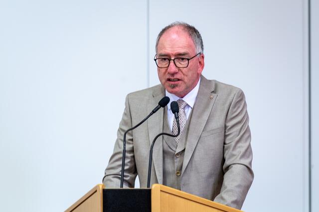 Wir werden eine Kultur der konstruktiven Zusammenarbeit vorleben und strecken allen Fraktionen die Hand aus,“ sagte Bürgermeister Alexander Stangassinger bei seiner Antrittsrede.