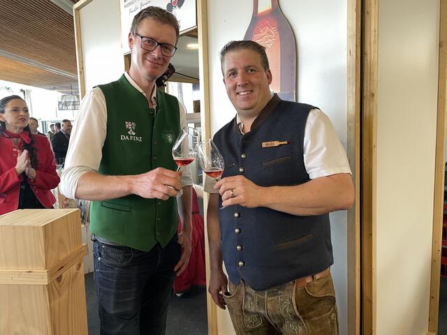 Gute Zusammenarbeit: Peter Bäuchel und Franz Herbst stellvertretend für alle Lipizzanerheimatwinzer | Foto: Almer