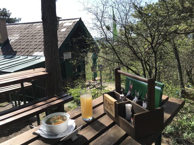 Genuss gehört zu einer Erinnerungswanderung dazu.