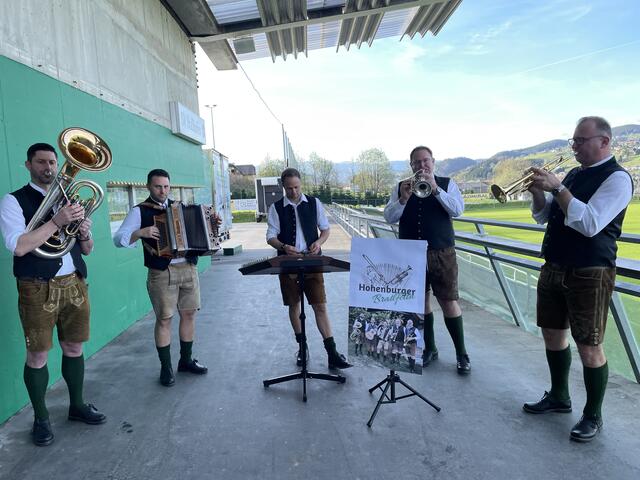 Die Hohenburger Bratlfettn spielten am ersten Tag in Stallhofen auf. | Foto: Almer