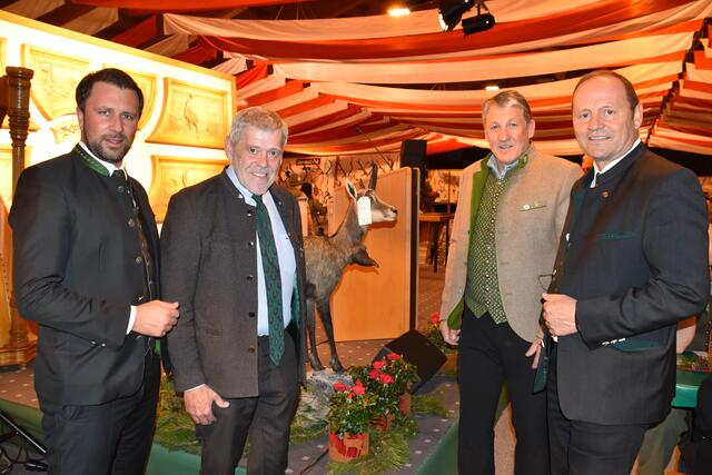 LH-Stv. Georg Dornauer, LJM Anton Larcher, BJM Thomas Messner und LH-Stv. Josef Geisler (v.li.) sind sich einig, wenn es um die Bedeutung der Jagd in Tirol geht.