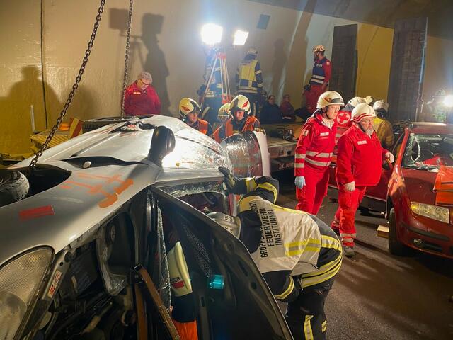 Praxisnahe Übung im Roppener Tunnel fpr die FF Imst. | Foto: FF Imst