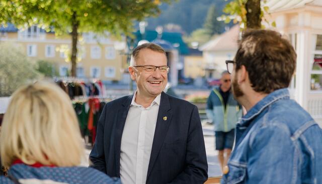 Europaabgeordneter Hannes Heide im Gespräch mit den Bürgerinnen und Bürgern. | Foto: Daniel Leitner