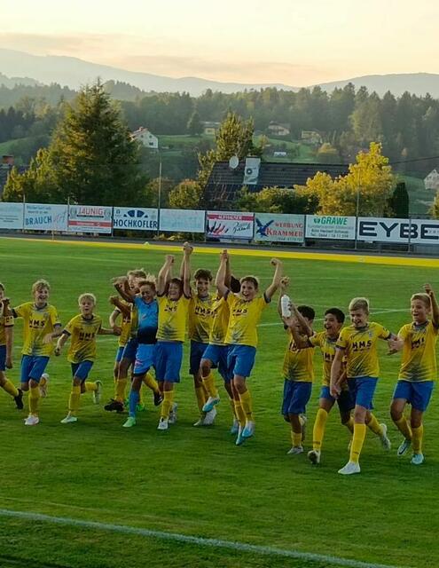 Grund zum Jubeln für die Jugend! Bezirksübergreifend bündeln mehrere Vereine ihre Kräfte für den Nachwuchs. | Foto: JAZ West