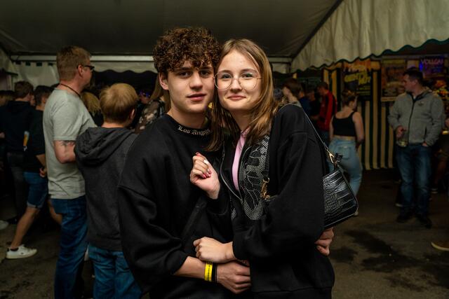 Lara und Raphael besuchten die Party als Pärchen | Foto: Florian Kronawitter/zema-medien.de