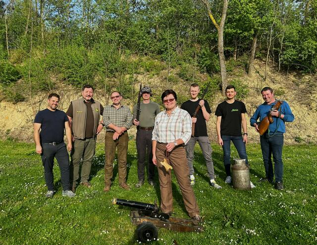 Sprengschulleiter Gernot Peroutka (auch ÖKB-Landesschussmeister von der Steiermark), Oberschützenmeister Josef Kohzina (auch Obmann vom ÖKB-Ortsverband Wilfersdorf-Hobersdorf), Herbert Ullmann, Otto Schuster, Gabi Ullmann, Lukas Walker und Mario Walker aus Dellach im Drautal und Harald Böhm (auch ÖKB-Obmann Stellvertreter vom Ortsverband Asparn/Zaya). | Foto: Schützenverein-Mistelbach