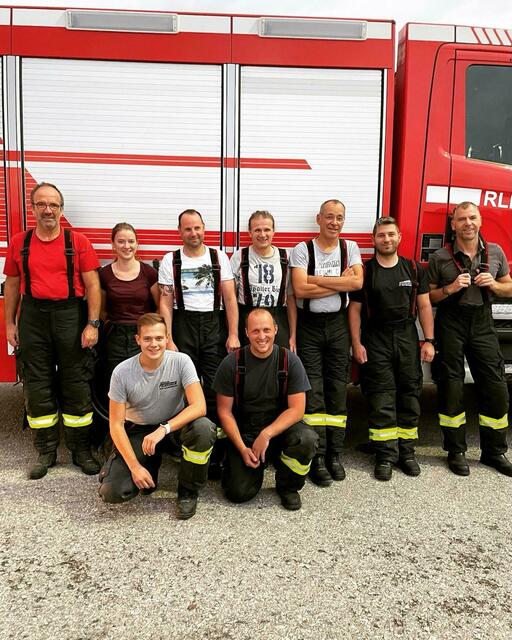 Der Kommandant Martin Gold zusammen mit einem Teil des Teams der FF Bad Sauerbrunn.  | Foto: FF Bad Sauerbrunn