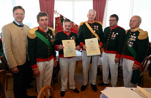 BM Wolfgang Pfeifenberger, Hauptmann Konrad Prodinger, Kpl Johann Lüftenegger, Hauptfeldwebel Peter Gahr, Obmann Leutnant Leo Moser und Obristleutnant Albert Planitzer | Foto: TRABERT