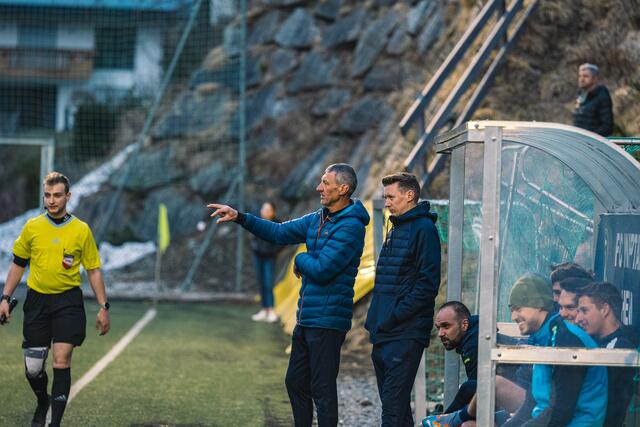 Das Trainerdou Josef und Markus Mader am Spielfeldrand | Foto: Pernsteiner