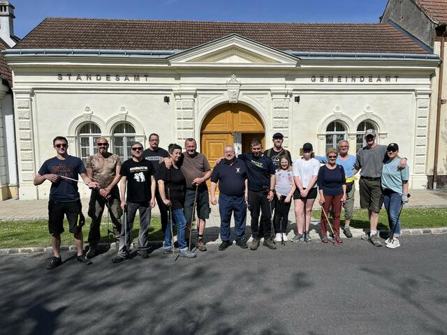 Bei Sonnenschein wurde in Loretto Müll gesammelt.  | Foto: Nitzky