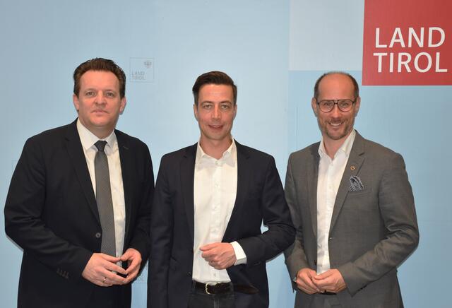 v.li.: LR René Zumtobel, WK-Fachgruppenobmann Matthias Zitterbart und LR Mario Gerber. | Foto: © Land Tirol/Neuner