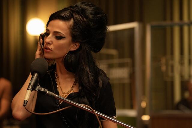 Biopic über das Leben der britischen Jazz- und Soulikone Amy Winehouse, die im Alter von 27 Jahren an einer Alkoholvergiftung starb. | Foto: Dean Rogers / Focus Features
