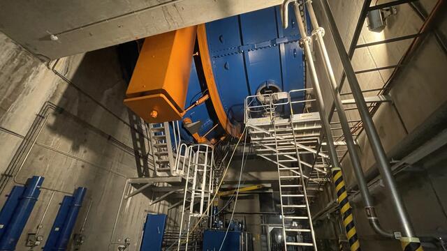 Ein Blick auf das "Mannloch", durch das man zum Laufrad der Turbine grlangt. | Foto: Kathrin Klemm/RMW