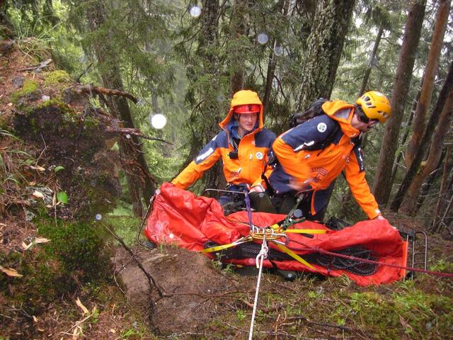 Die Bergrettung Salzburg rückte im Jahr 2023 zu 788 Einsätzen aus. „Das Einsatzgeschehen hat sich gegenüber dem Jahr 2022 wesentlich erhöht“, so der Landesleiter. Mit einem Beitrag von 32 Euro pro Person und Jahr ist ein Versicherungsschutz für Bergekosten bis zu 25.000 Euro im alpinen Gelände und bei Wassernot gewährleistet. | Foto: Bergrettung/ Riedler