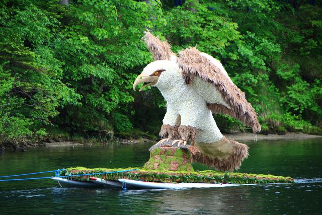Den zweiten Platz belegte der eindrucksvolle Adler der Familien Feldhammer und Loitzl. 
