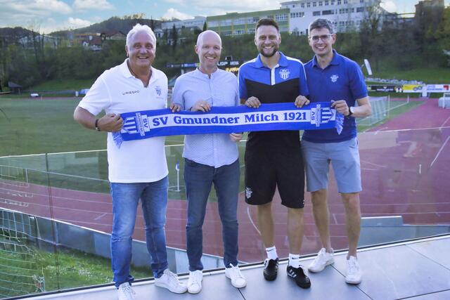 Der SV Gmundner Milch heißt den neuen Cheftrainer und Sportchef herzlich willkommen: v.l.n.r. Präsident Gerhard Riedl, künftiger Cheftrainer Markus Waldl, künftiger Sportchef Christoph Brummayer, Obmann Günter Laska. | Foto: SV Gmundner Milch