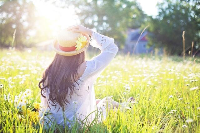 Um den Vitamin-D-Spiegel auf natürliche Weise zu erhöhen, kannst du in den Sommermonaten Hände, Arme, Gesicht und je nach Witterung auch die Beine rund 5 bis 20 Minuten der Sonne aussetzen. In den dunkleren Wintermonaten reicht das jedoch in Österreich nicht aus. (Symbolbild) | Foto: pixabay.com