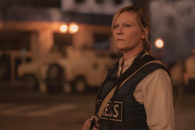 Die Geschichte des Actionfilms ist in naher Zukunft angesiedelt und erzählt von den Vereinigten Staaten, die sich in einem schweren Bürgerkrieg befinden. | Foto: A24 / DCM
